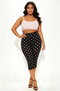 Detailansicht der Damen-Capri-Leggings mit hohen Taillen-Punkten und schwarzer Spitze