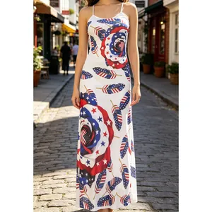 Robe longue à bretelles avec imprimé drapeau américain rose et plume pour vacances plage