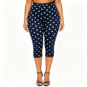 Detailansicht der dunkelblauen Polka-Dot-Leggings mit elegantem schwarzem Spitzenrand