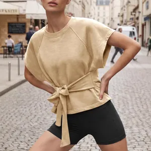Elegante sudadera beige de manga corta para mujer con cuello redondo y lazo