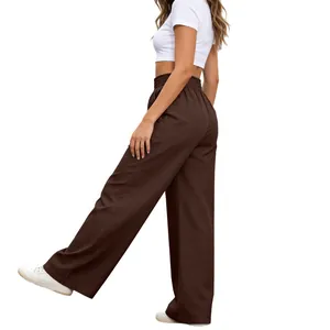 Damen Jeans mit weitem Bein in Braun, Seitenansicht zeigt hohe Taille und weichen Fall