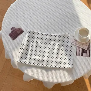 Klassischer weißer Minirock mit Polka-Dot-Print und sexy Bodycon-Passform für den Sommer