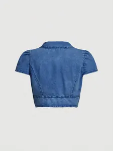 Vista posteriore con dettagli della giacca di jeans cropped a maniche corte da donna