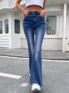 Blauwe flared jeans met hoge taille, slanke wijde pijpen en detail met rafelige zoom