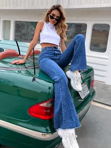 Stijlvolle flared jeans met hoge taille voor dames en een trendy gerafelde zoom