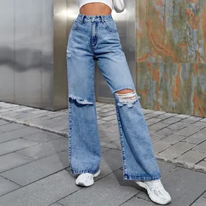 Jean en denim à taille haute et jambes larges avec genoux déchirés en bleu clair