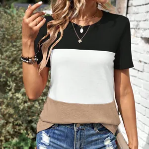 Detailoverzicht van een stijlvol dames t-shirt met drie kleurenblokken en een losse pasvorm.