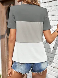 Stijlvol achteraanzicht van losvallend dames T-shirt met grijs-witte kleurvlakken