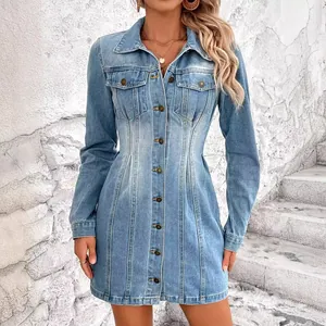 Robe mini en jean vintage à manches longues et coupe ajustée avec boutonnage et col à revers
