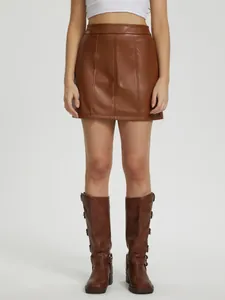Mini-jupe trapèze en similicuir marron à taille haute avec coutures pour femme