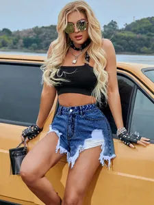 Short en jean taille haute délavé avec des bords effilochés pour un look rock chic