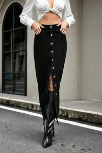 Vintage zwarte denim maxi-rok met hoge taille, voorsplit en details met meerdere knopen