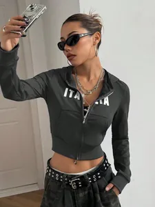 Schicker Streetwear Kapuzenpulli in Dunkelgrau mit markantem weißen ITALIA-Brustdruck