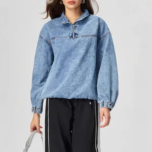 Elegante giacca pullover in denim azzurro oversize con mezza zip e polsini elastici per donna