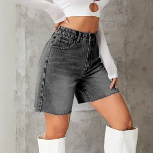 Modische graue Jeansshorts für Damen mit hoher Taille und lässigem Fransen-Saum-Design