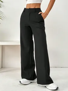 Vue détaillée du pantalon noir à jambes larges et taille haute pour un look minimaliste