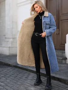 Long manteau en jean surdimensionné avec doublure en polaire sherpa beige