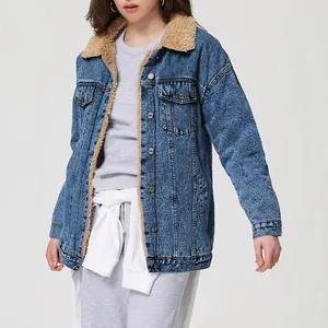 Damen Oversize-Jeansjacke mit warmem Fleecefutter und klassischen Knopfabschlüssen