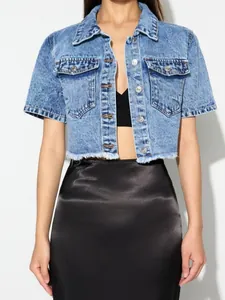 Veste en jean courte à manches courtes pour femmes avec ourlet effiloché et boutons
