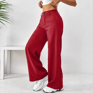 Pantalon rouge élégant à taille haute et jambes larges pour un look d'été stylé