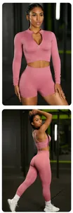 Set yoga rosa senza cuciture con top a maniche lunghe, pantaloncini e leggings