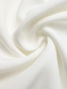 Primo piano macro della trama del tessuto bianco intrecciato di alta qualità