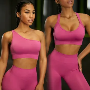 Set yoga senza cuciture magenta con reggiseni sportivi monospalla e scollo a V da donna