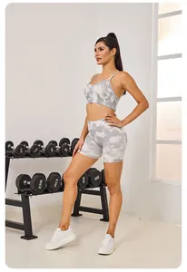Détail de l'ensemble de fitness tie-dye sans couture pour femme avec brassière et short