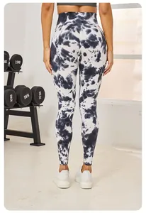 Vue arrière détaillée de leggings de yoga sans couture teints par nœuds pour femmes