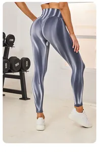 Detailansicht der hoch taillierten, nahtlosen Yoga-Leggings mit Metallic-Aurora-Finish