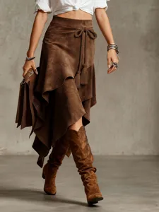 Detailansicht eines Vintage Western-Wildleder-Midirocks mit unregelmäßigem Saum