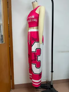 Side view of pink sports vest and camouflage wide-leg pants on a mannequin