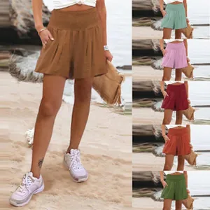 Display visivo di pantaloncini larghi in lino da donna in vari colori estivi vivaci
