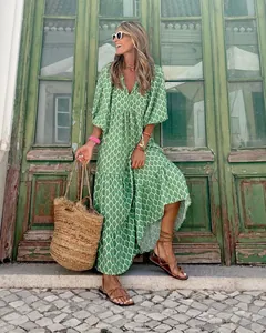 Böhmisches grünes Maxikleid mit geometrischem Muster, Puffärmeln und lässigem Streetstyle