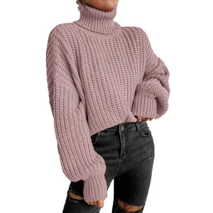 Gemütlicher oversized Rollkragenpullover in Altrosa mit grobem Strick und überschnittenen Schultern