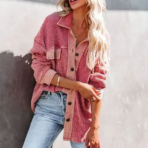 Übergroße rosa Waffelstrick-Hemdjacke für Damen mit Knopfleiste und Brusttaschen