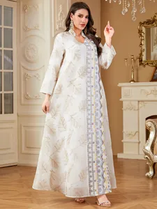 Elegante witte geborduurde V-hals Abaya jurk met verfijnde gouden bladmotieven