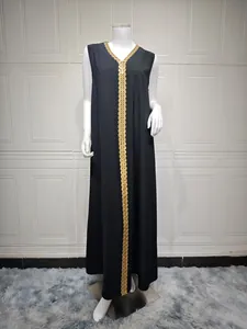 Elegantes schwarzes Maxi-Kleid mit aufwendiger goldener Bestickung an der Front