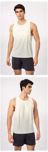 Vues de face et de profil d'un débardeur de sport en modal respirant pour homme pour le fitness.