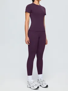 Ensemble de yoga professionnel violet pour femmes avec haut à manches courtes et legging