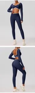 Vista frontale e posteriore del set yoga blu navy con finiture bianche e leggings