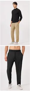 Detail van losse ademende sportbroek voor heren met trekkoord in de taille en zakken.