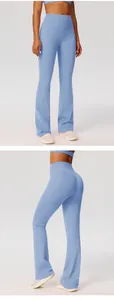Gedetailleerd overzicht van lichtblauwe high waist yoga flare broek met push-up effect stof