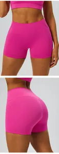 Detailansicht der pinkfarbenen High-Waist-Yogahose mit speziellen Nähten für den Push-up-Effekt