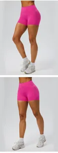Detaillierte Ansicht der pinken Yoga-Shorts mit hoher Taille und formender Passform für Fitness
