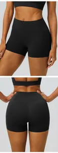 Detailansicht von vorne und hinten der schwarzen Yoga-Fitness-Shorts mit hoher Taille.