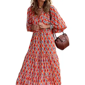 Elegantes Boho-Maxikleid mit geometrischem Patchwork, Puffärmeln und tiefem V-Ausschnitt