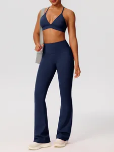 Premium yoga-set in marineblauw met sport-beha en flared legging met hoge taille