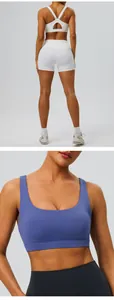 Détail du soutien-gorge de sport bleu à fort impact et vue arrière de l'ensemble