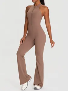 Ärmelloser rückenfreier Yoga-Jumpsuit mit Vordertaschen und ausgestelltem Bein in Braun